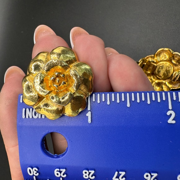 ‼️FINAL PRICE‼️LOT 1050 24K gold plated Chanel vintage clip ok earrings from 70s - Picture 3 of 7